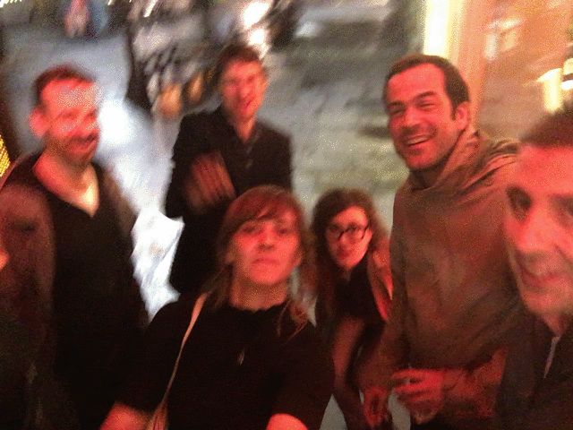 Selfie de Isa, Alex, Jero y otras personas muy queridas